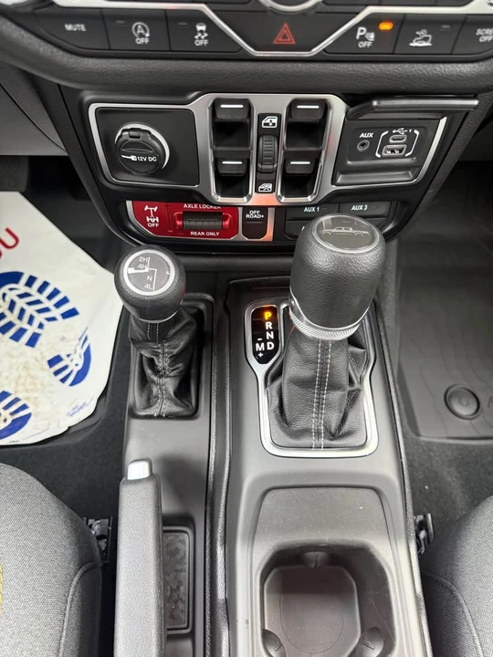 2026 Jeep JT Gladiator - Image 12 of 19