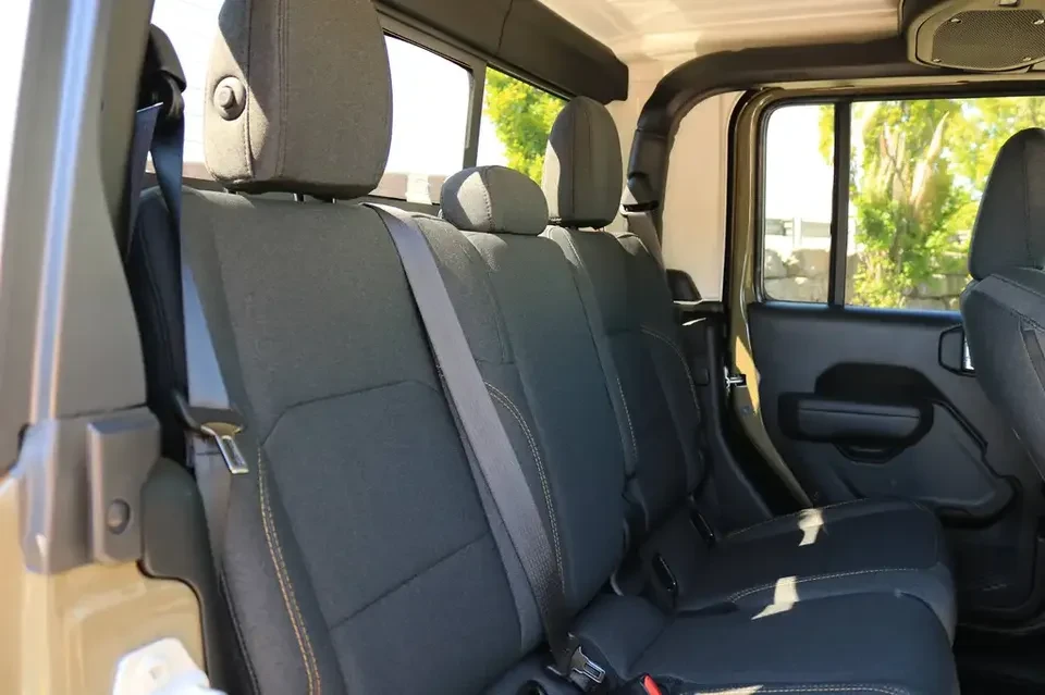 2026 Jeep JT Gladiator - Image 9 of 11