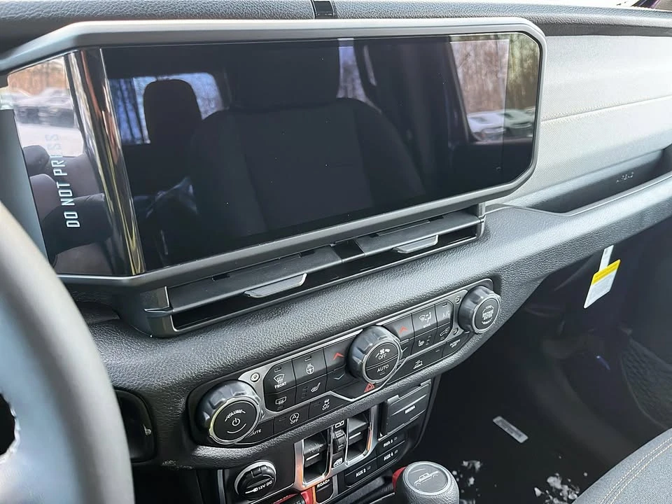 2026 Jeep JT Gladiator - Image 17 of 20
