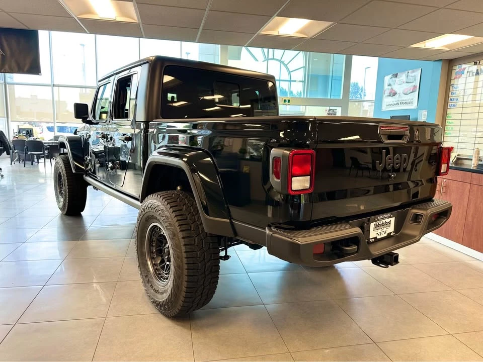 2026 Jeep JT Gladiator - Image 5 of 13
