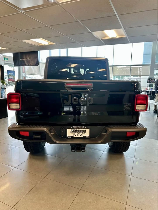 2026 Jeep JT Gladiator - Image 6 of 13