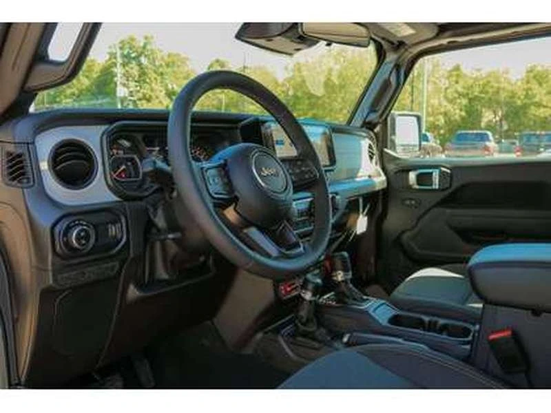2026 Jeep JT Gladiator - Image 15 of 20