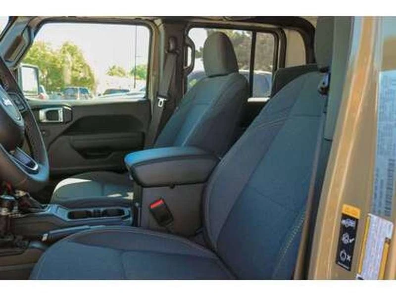 2026 Jeep JT Gladiator - Image 16 of 20