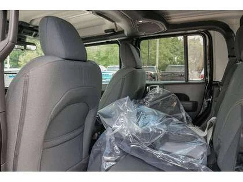 2026 Jeep JT Gladiator - Image 17 of 20