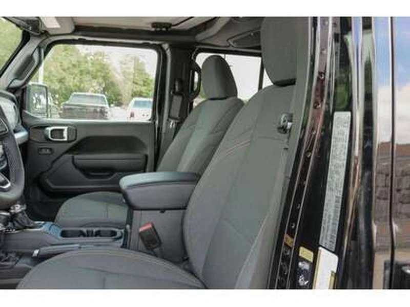 2026 Jeep JT Gladiator - Image 16 of 20