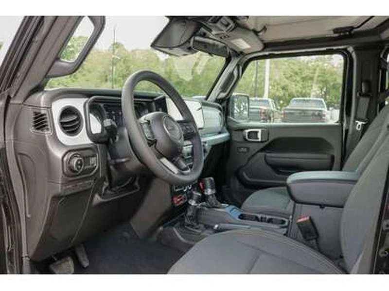 2026 Jeep JT Gladiator - Image 15 of 20