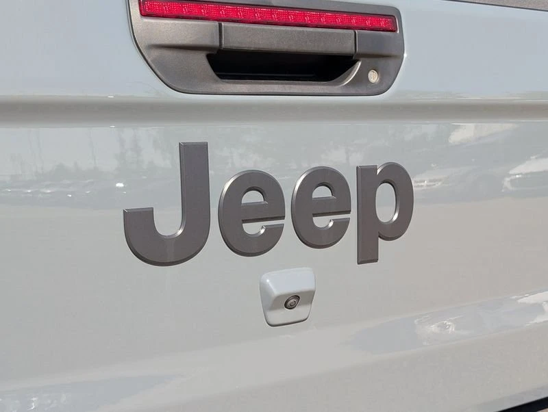 2026 Jeep JT Gladiator - Image 14 of 20