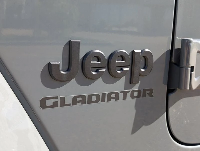 2026 Jeep JT Gladiator - Image 15 of 20