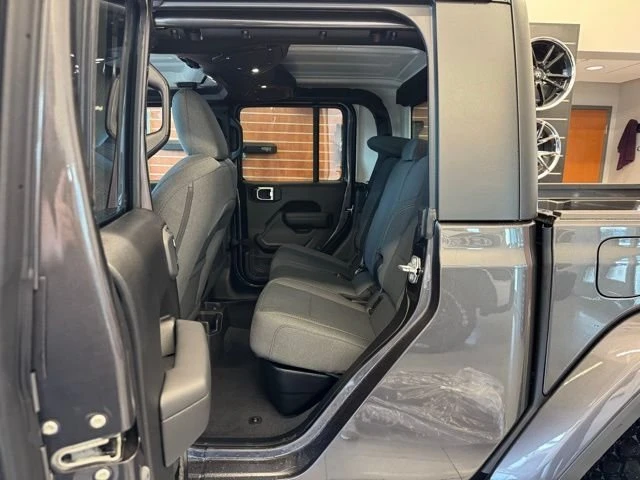 2026 Jeep JT Gladiator - Image 14 of 20