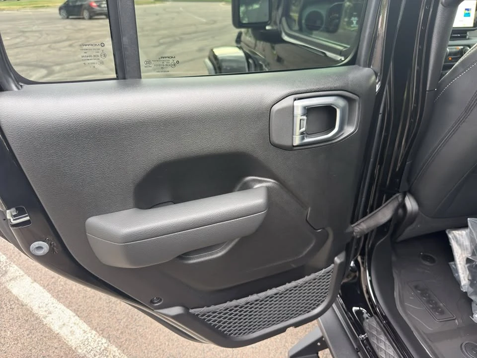 2026 Jeep JT Gladiator - Image 18 of 20