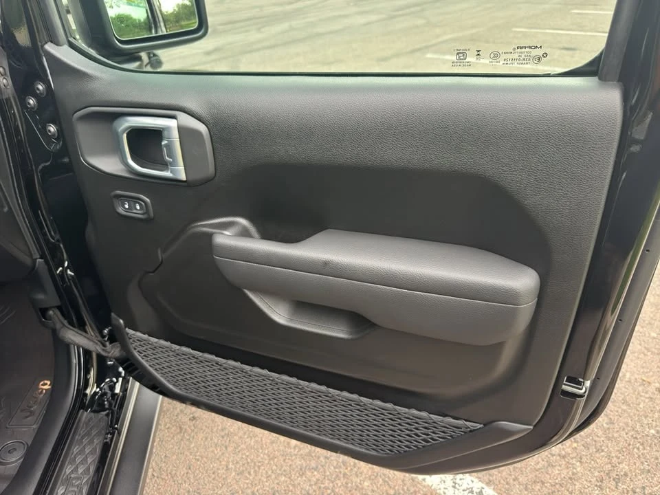 2026 Jeep JT Gladiator - Image 9 of 20