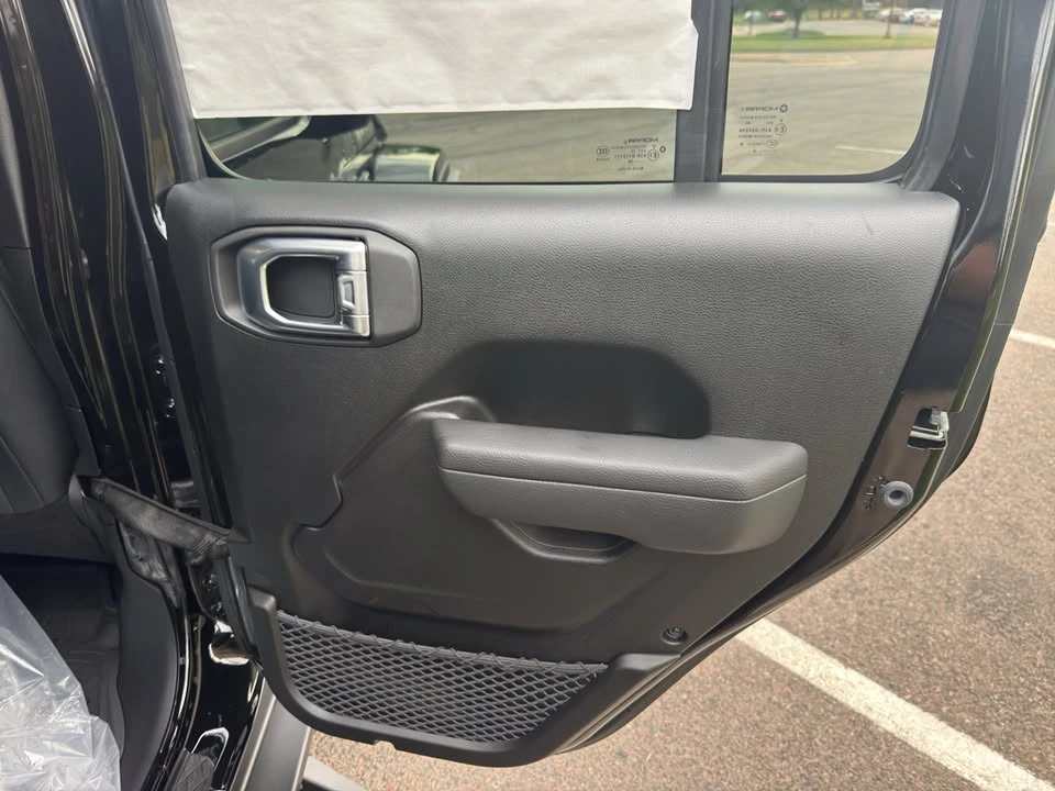 2026 Jeep JT Gladiator - Image 14 of 20