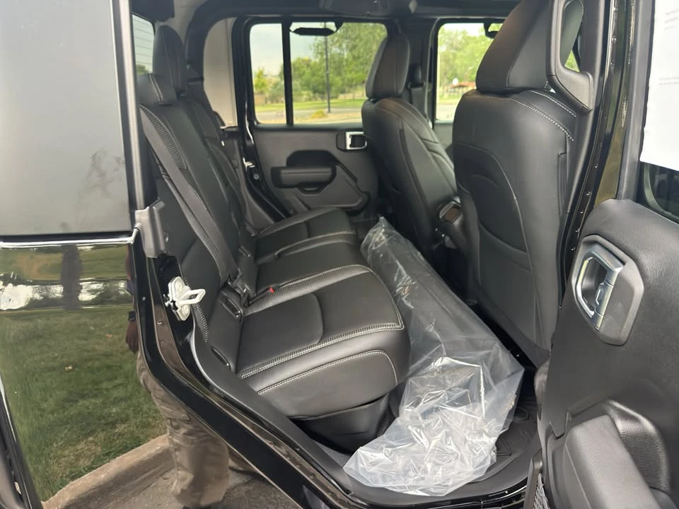 2026 Jeep JT Gladiator - Image 15 of 20