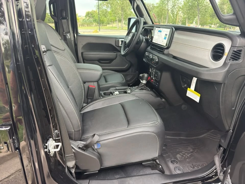 2026 Jeep JT Gladiator - Image 10 of 20
