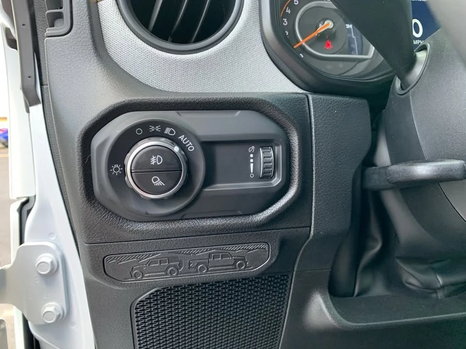 2026 Jeep JT Gladiator - Image 13 of 20
