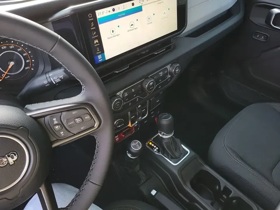 2026 Jeep JT Gladiator - Image 15 of 20