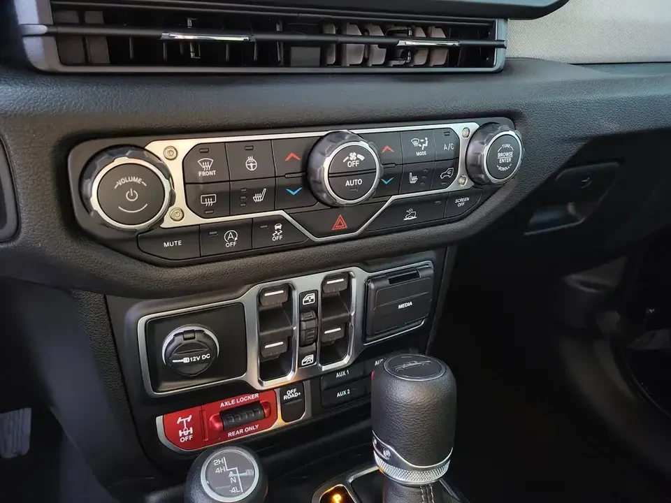 2026 Jeep JT Gladiator - Image 17 of 20