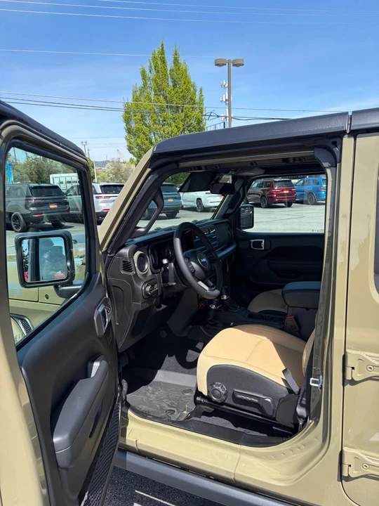 2026 Jeep JT Gladiator - Image 5 of 10