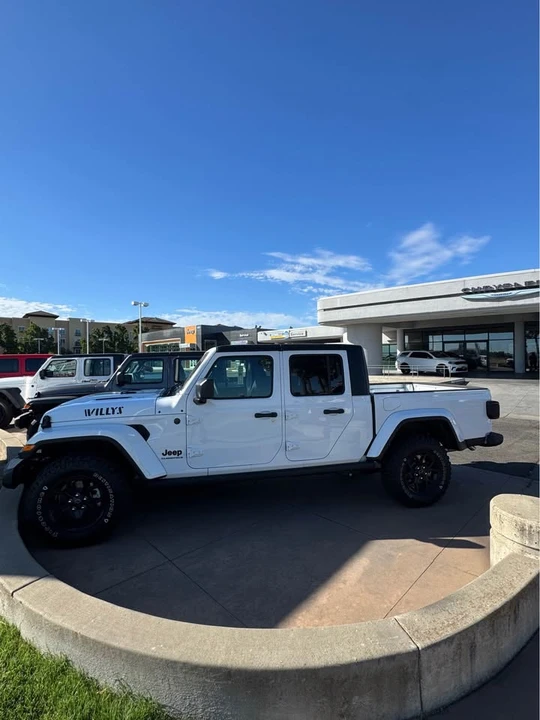 2026 Jeep JT Gladiator - Image 2 of 4