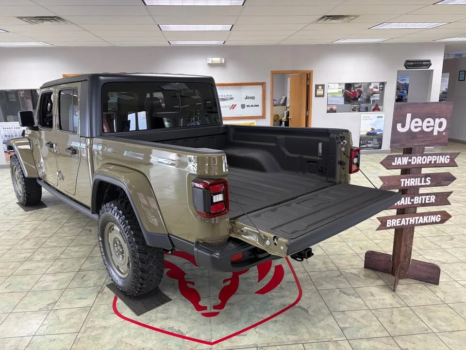 2026 Jeep JT Gladiator - Image 3 of 7
