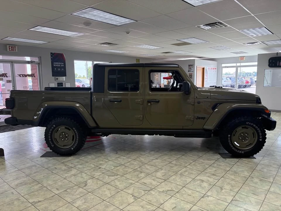2026 Jeep JT Gladiator - Image 2 of 7