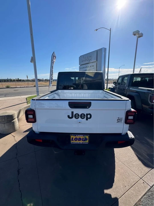 2026 Jeep JT Gladiator - Image 4 of 4