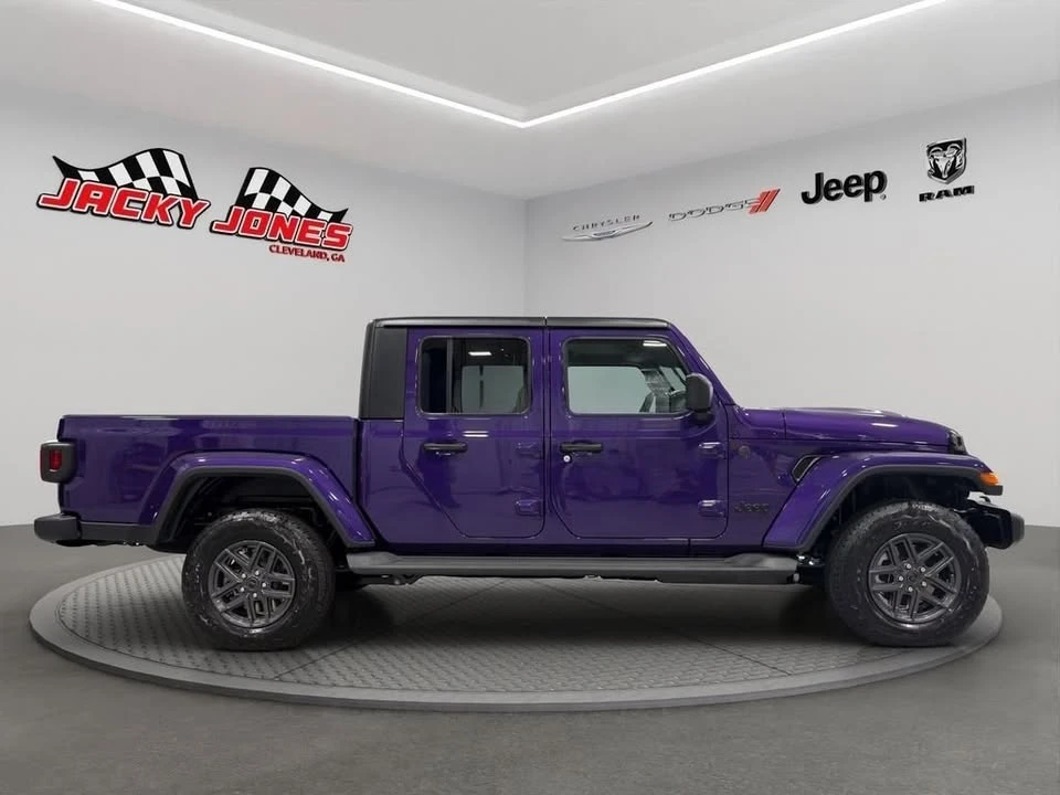 2026 Jeep JT Gladiator - Image 11 of 20