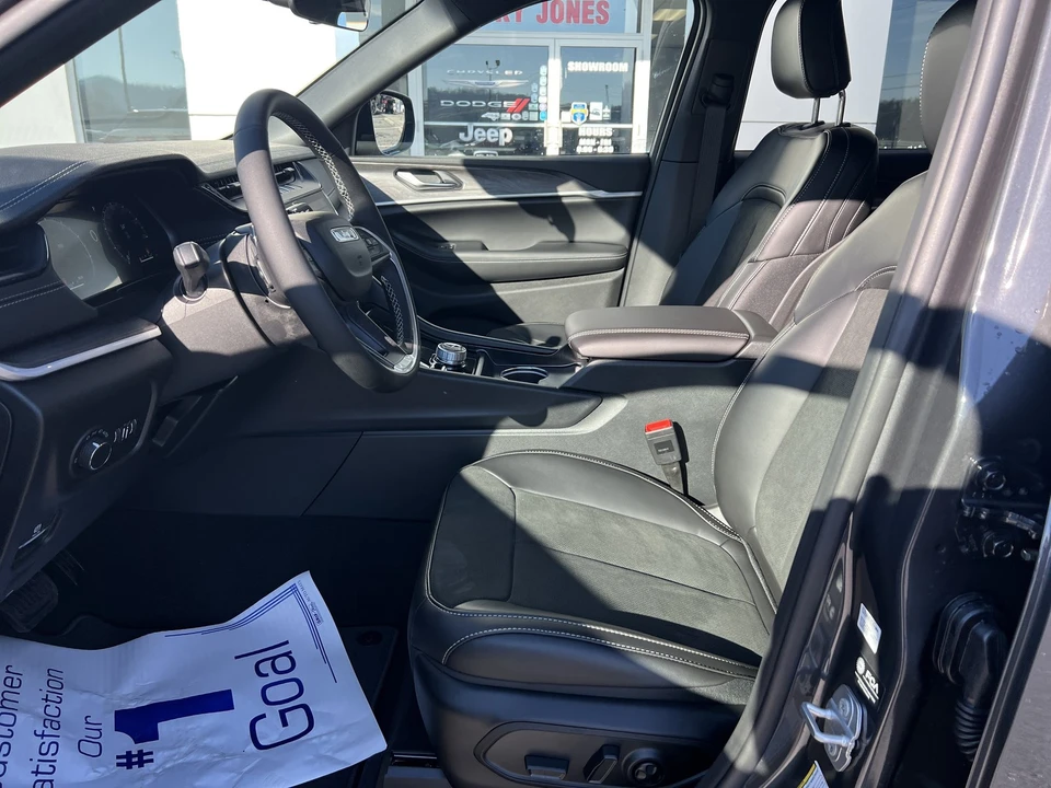 2026 Jeep WL Grand Cherokee - Image 16 of 30