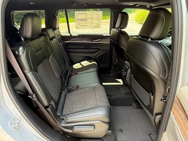 2026 Jeep WL Grand Cherokee - Image 21 of 31