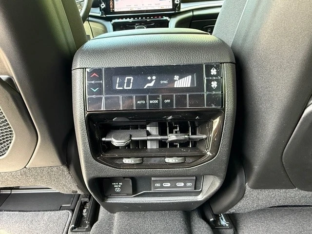 2026 Jeep WL Grand Cherokee - Image 16 of 31