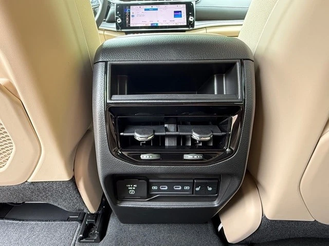 2026 Jeep WL Grand Cherokee - Image 17 of 31