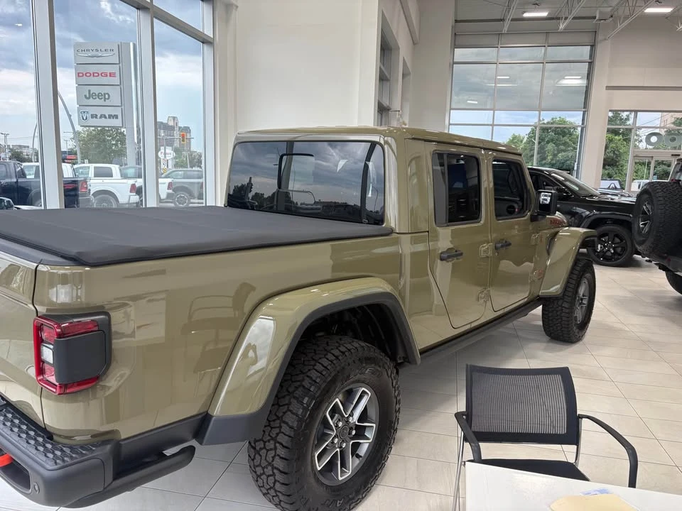 2026 Jeep JT Gladiator - Image 7 of 10