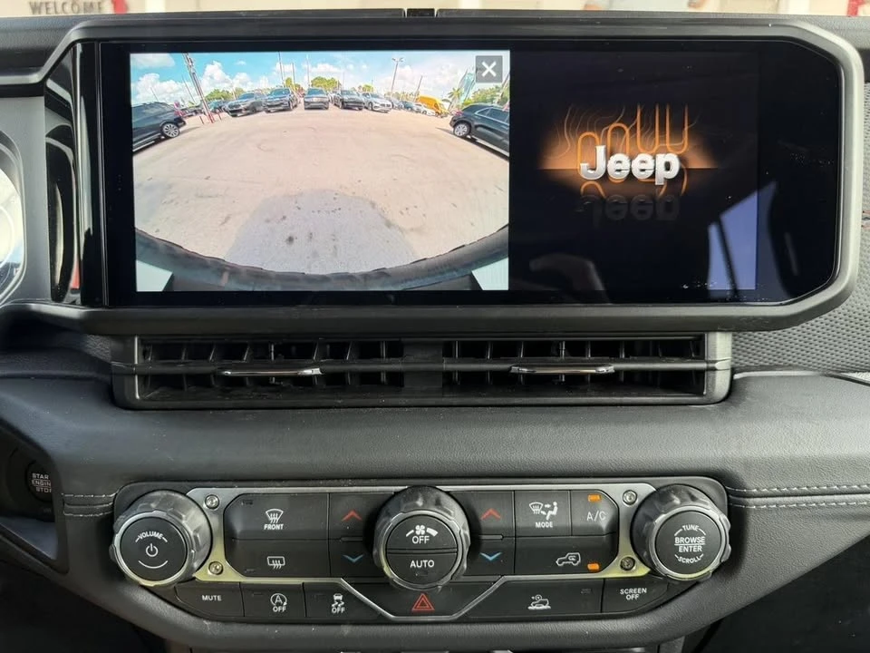 2026 Jeep JL Wrangler - Image 16 of 18