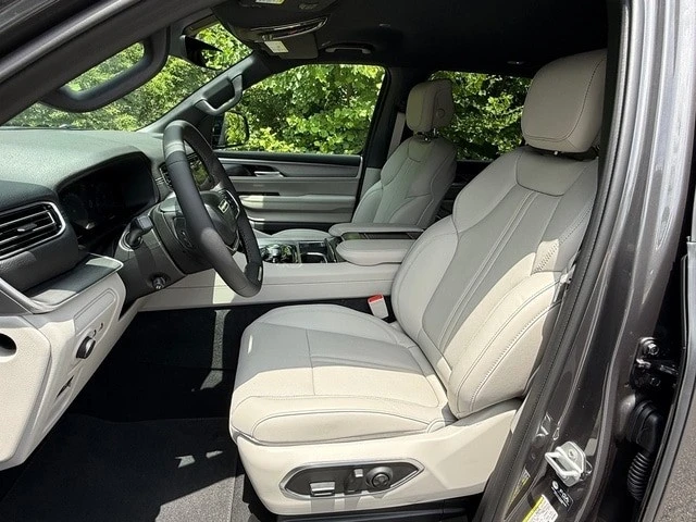 2026 Jeep WS Wagoneer - Image 12 of 31