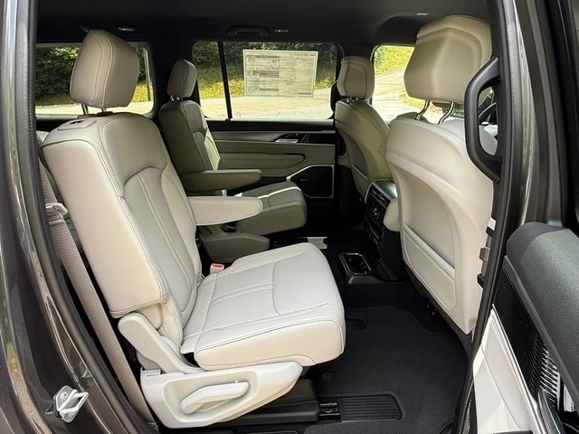 2026 Jeep WS Wagoneer - Image 24 of 31