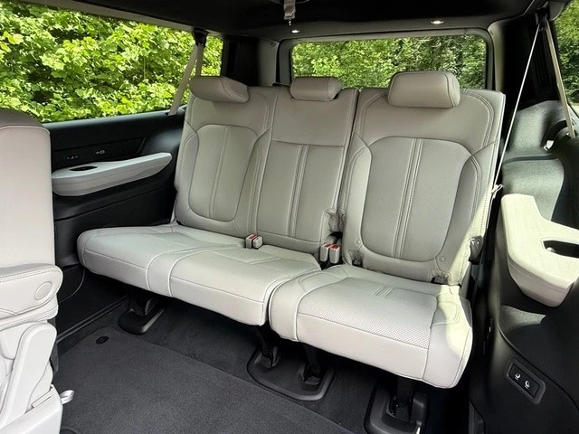 2026 Jeep WS Wagoneer - Image 17 of 31