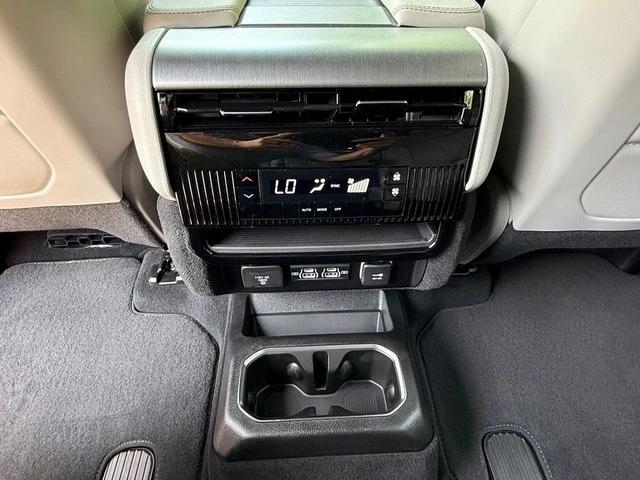 2026 Jeep WS Wagoneer - Image 18 of 31