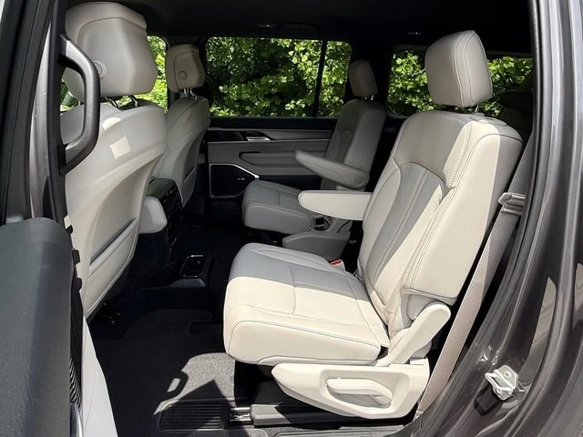 2026 Jeep WS Wagoneer - Image 16 of 31