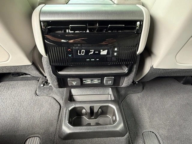 2026 Jeep WS Wagoneer - Image 18 of 31