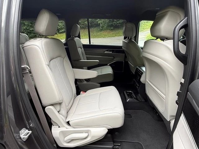 2026 Jeep WS Wagoneer - Image 23 of 31