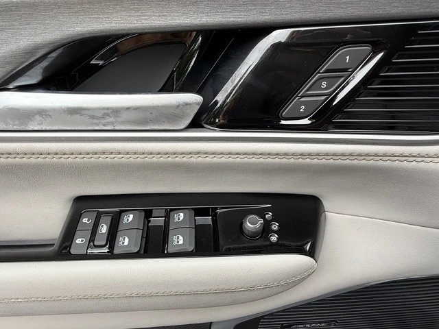 2026 Jeep WS Wagoneer - Image 13 of 31