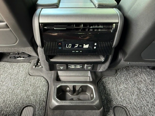 2026 Jeep WS Wagoneer - Image 18 of 31