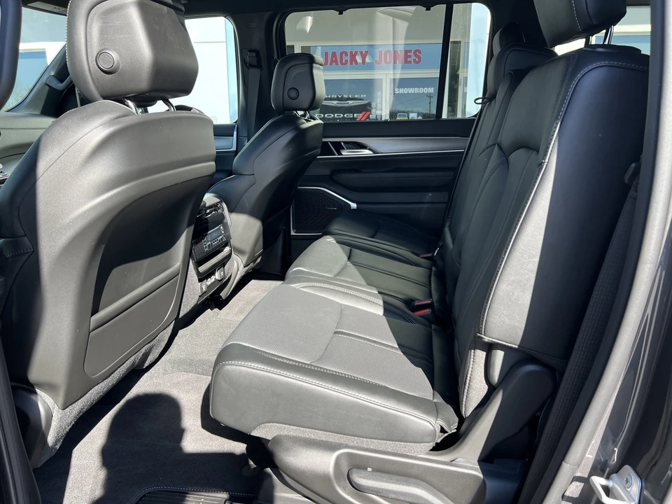 2026 Jeep WS Wagoneer - Image 14 of 31
