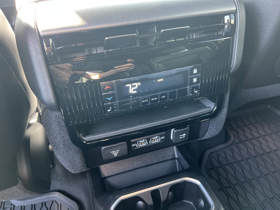 2026 Jeep WS Wagoneer - Image 14 of 31