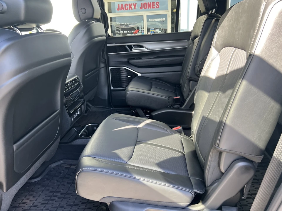 2026 Jeep WS Wagoneer - Image 13 of 31