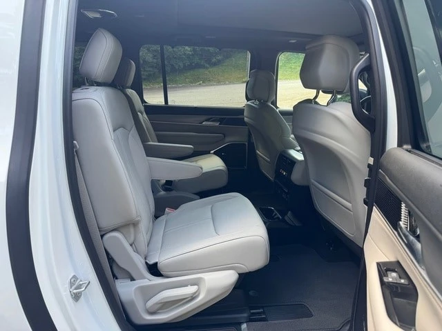 2026 Jeep WS Wagoneer - Image 21 of 31