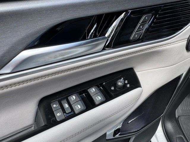 2026 Jeep WS Wagoneer - Image 14 of 31