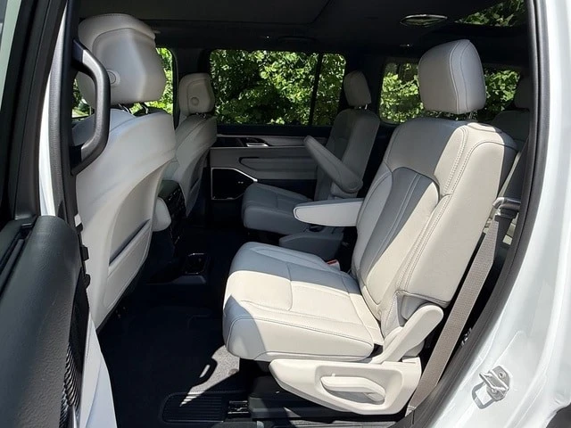 2026 Jeep WS Wagoneer - Image 17 of 31