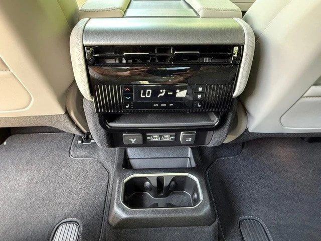 2026 Jeep WS Wagoneer - Image 19 of 31