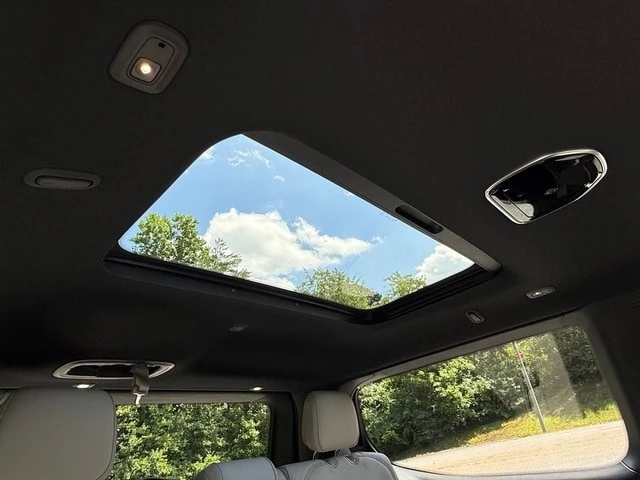 2026 Jeep WS Wagoneer - Image 25 of 31
